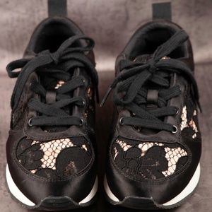 rubber shoes with lace